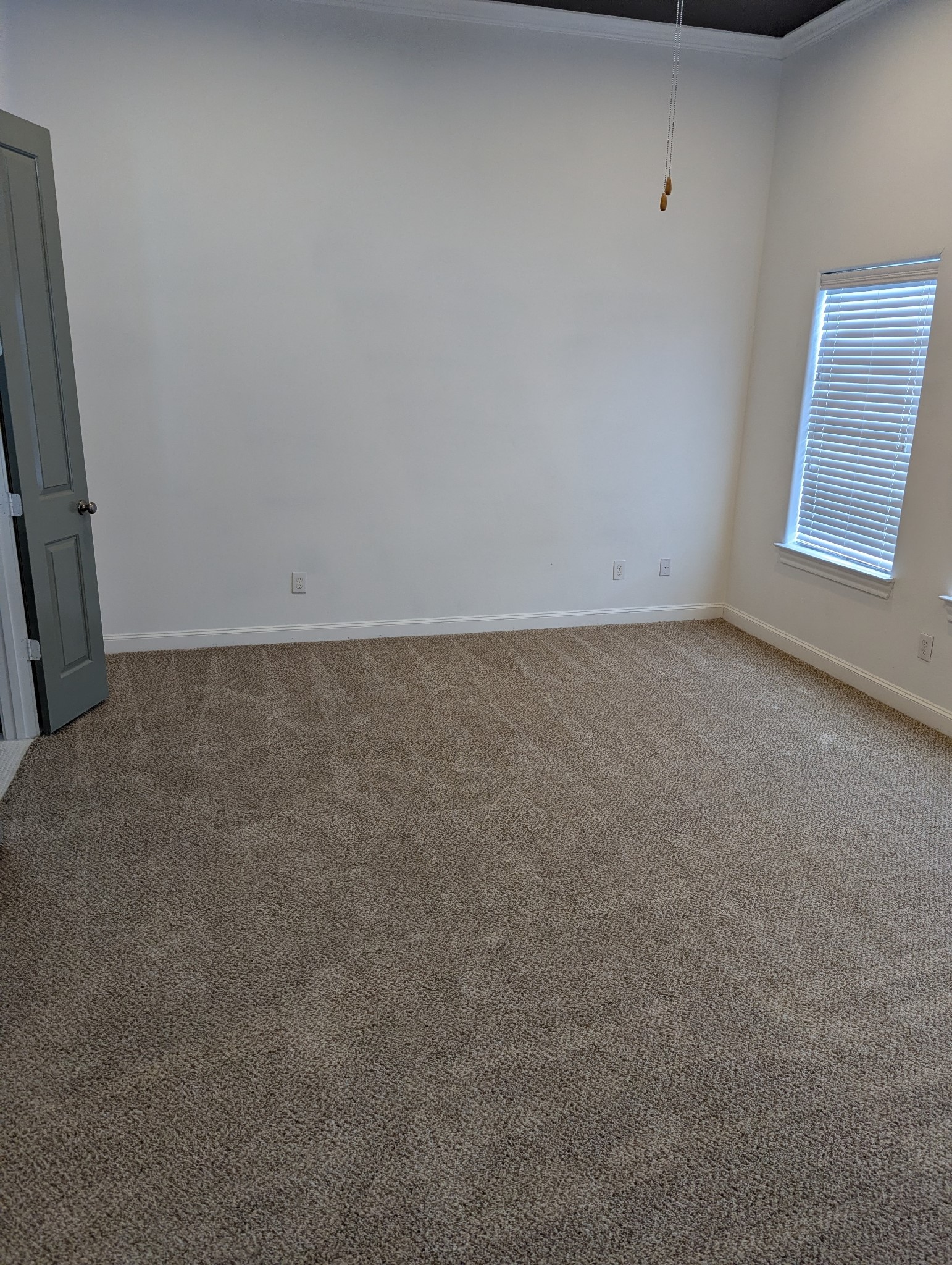 9674 Knight Road Houston, TX 77045 - Photo 17 of 21 an empty room with windows