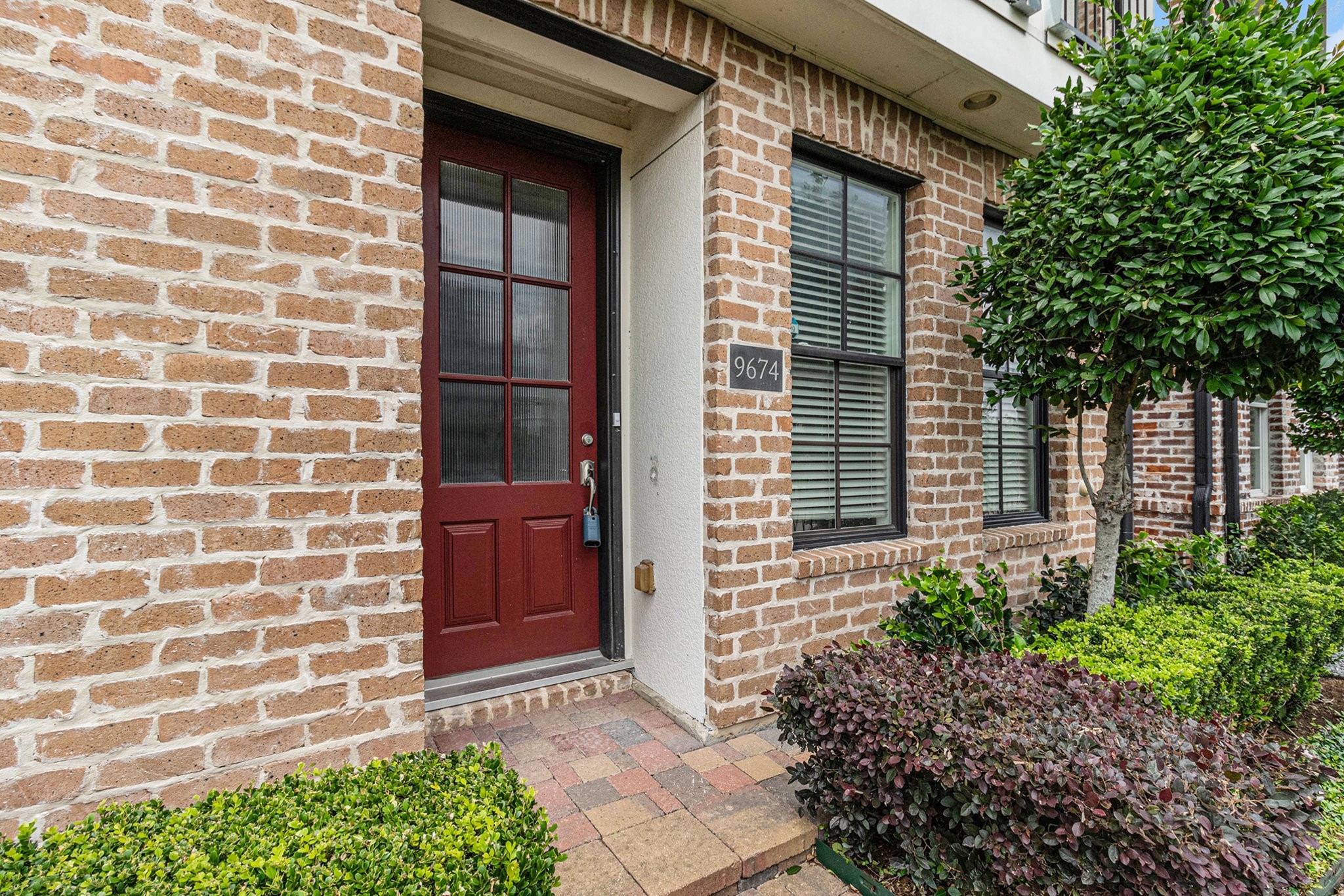 9674 Knight Road Houston, TX 77045 - Photo 6 of 21 a view of front door of house
