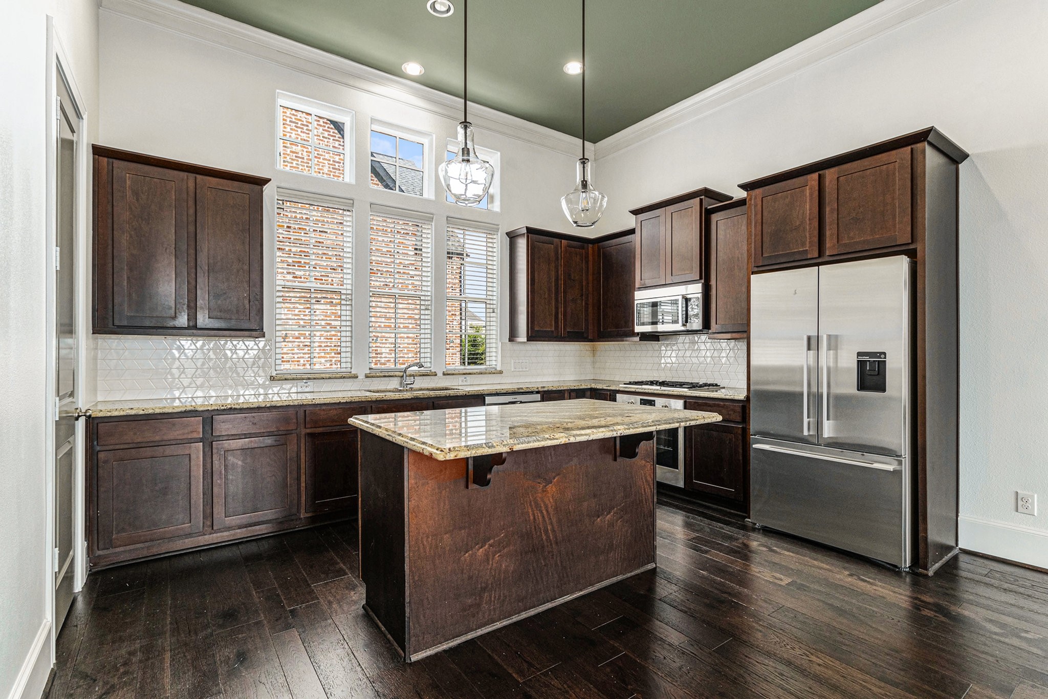 9674 Knight Road Houston, TX 77045 - Photo 10 of 21 a kitchen with stainless steel appliances granite countertop a sink a stove and refrigerator