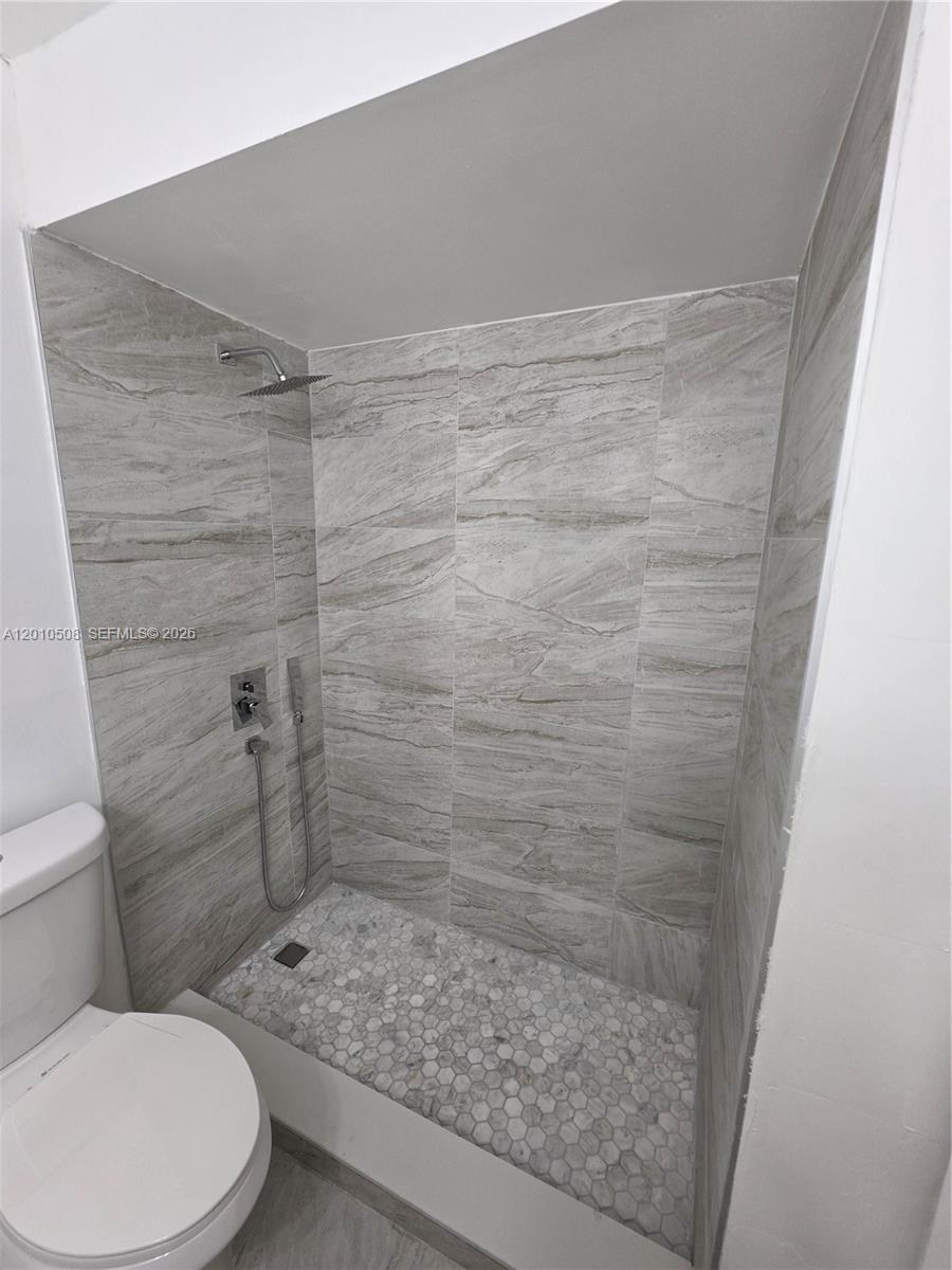 14775 Southwest 83rd Lane, Unit 14775 Miami, FL 33193 - Photo 9 of 26 hallway bathroom