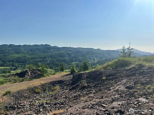 a view of a dry field