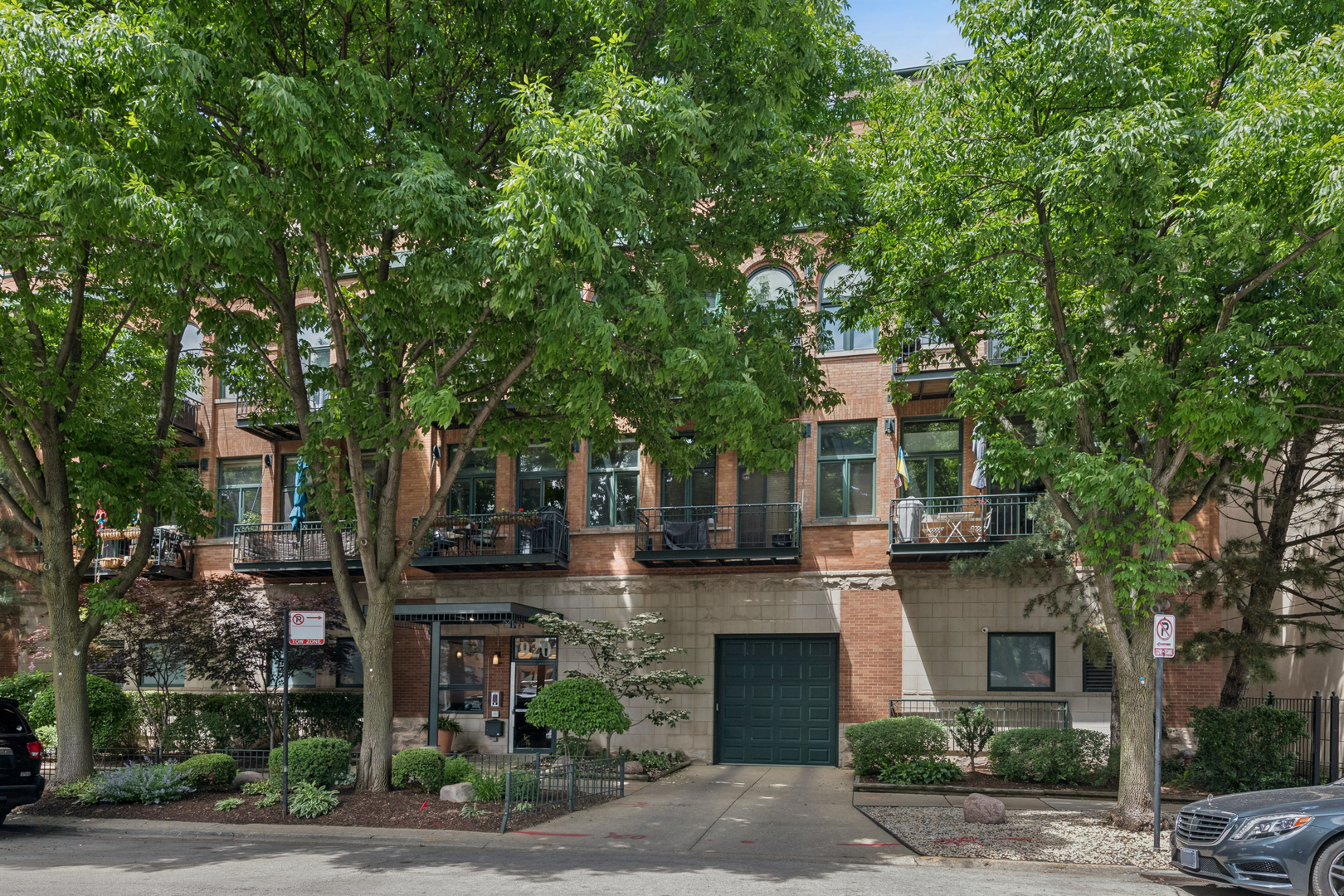 920 West Sheridan Road, Unit 308 Chicago, IL 60613 - Photo 1 of 20