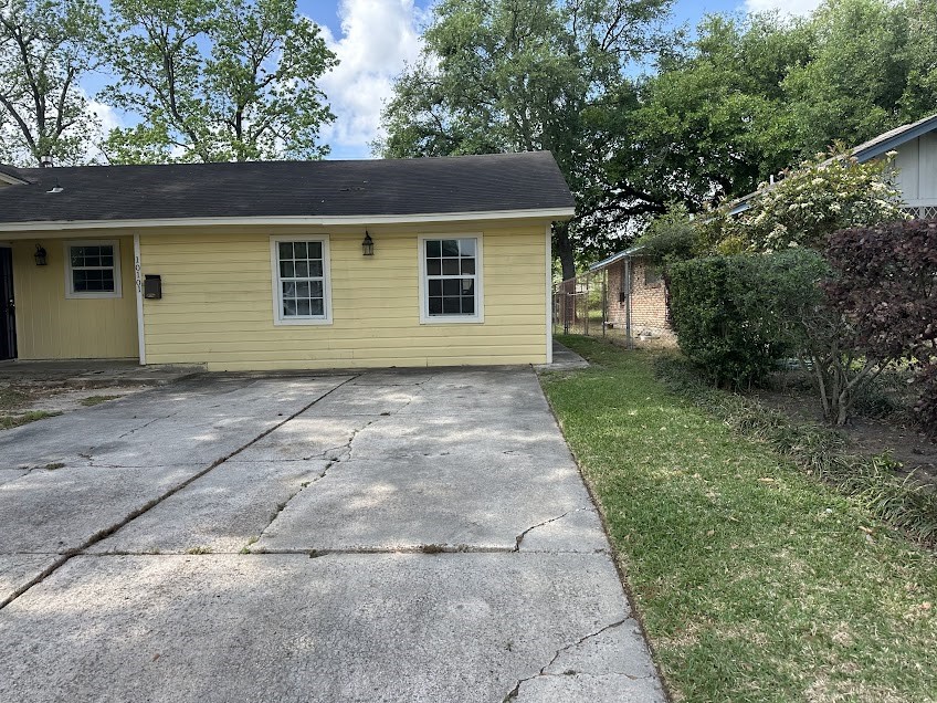10101 Rebel Road Houston, TX 77016 - Photo 2 of 12
