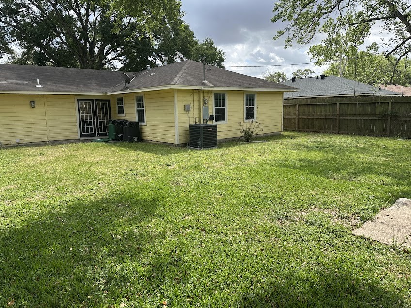 10101 Rebel Road Houston, TX 77016 - Photo 3 of 12