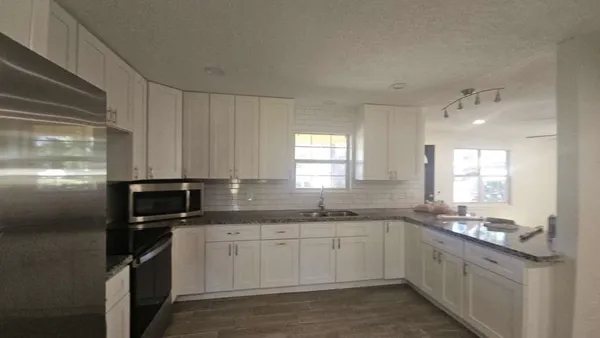 $1,999 | 10101 Rebel Road, Houston, TX 77016