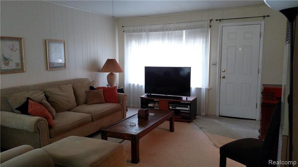 21350 Greenview Road Southfield, MI 48075 - Photo 10 of 32
