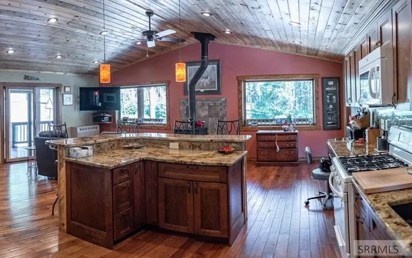 $725,000 | 3334 Highway 93, Gibbsonville, ID 83463