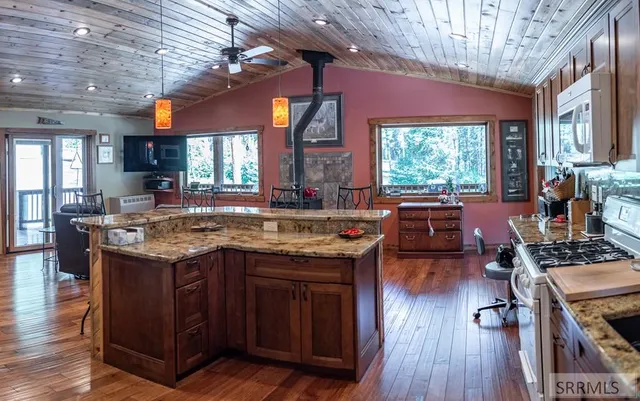 $725,000 | 3334 Highway 93, Gibbsonville, ID 83463