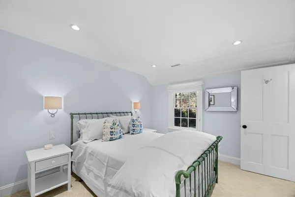 a street sign on the side of a brick building