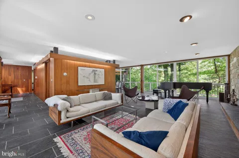 $950,000 | 401 Willington Drive, Silver Spring, MD 20904