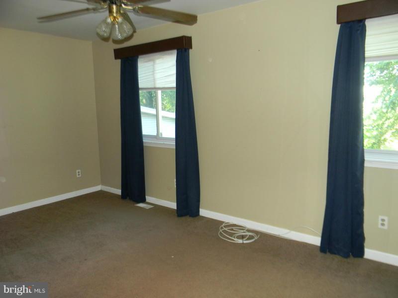 1735 Quantico Road Edgewater, MD 21037 - Photo 15 of 30 an empty room with a window