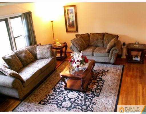9 Hilltop Road Edison, NJ 08820 - Photo 3 of 10