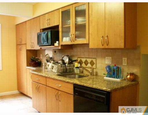 9 Hilltop Road Edison, NJ 08820 - Photo 5 of 10