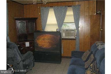 5630 Johnnycake Road Baltimore, MD 21207 - Photo 5 of 19 a living room with furniture and a window