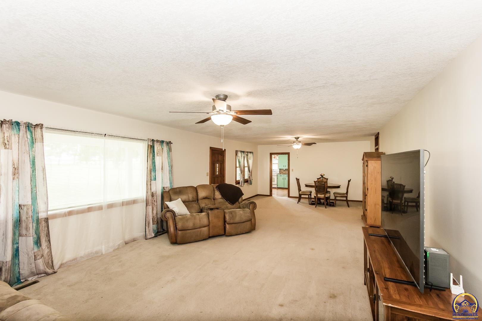 2626 Rd F Americus, KS 66835 - Photo 11 of 70