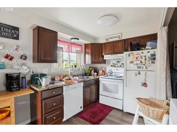 $849,900 | 1700 Northeast 231st Court, Troutdale, OR 97060
