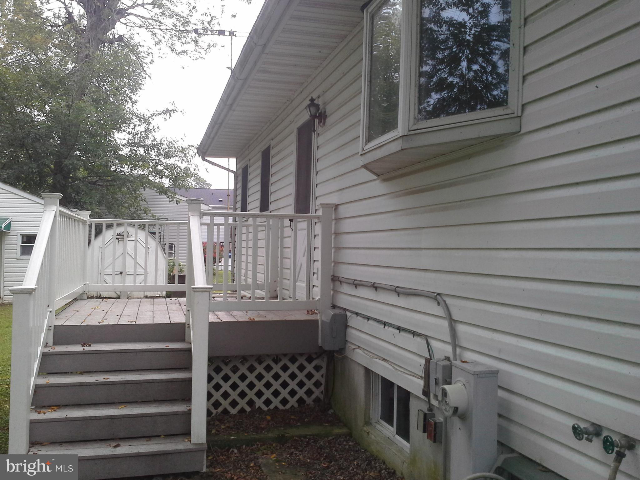 7352 Chesapeake Road Baltimore, MD 21220 - Photo 8 of 22 7352 Chesapeake Rd- Back deck