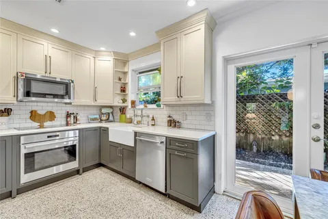 $1,050,000 | 1600 Northeast 16th Street, Fort Lauderdale, FL 33304