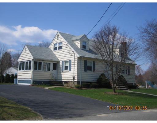 12 Hanford Road Stoneham, MA 02180 - Photo 2 of 22 Gallery Image 2