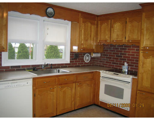 12 Hanford Road Stoneham, MA 02180 - Photo 8 of 22 Gallery Image 8