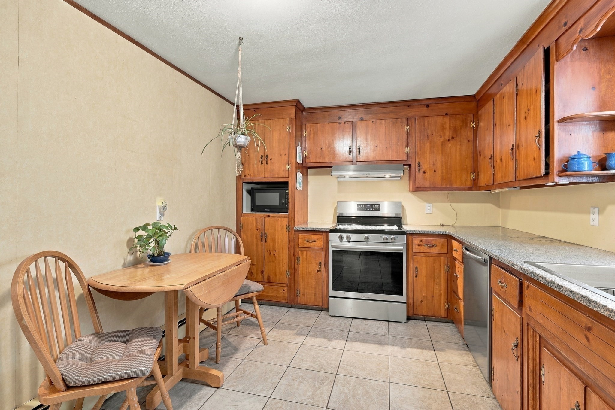 81 East Gooseberry Road West Springfield, MA 01089 - Photo 12 of 40 Gallery Image 12
