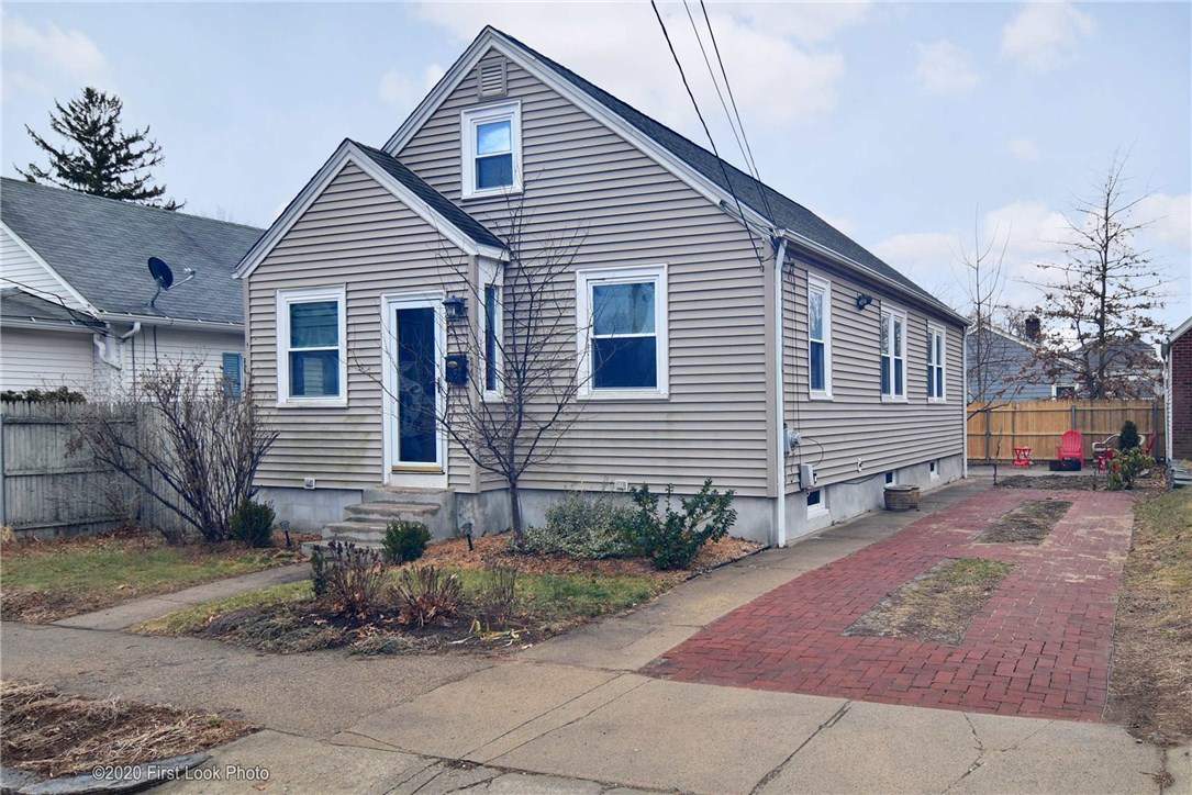24 Metropolitan Road Providence, RI 02908 - Photo 1 of 27 Exterior Front