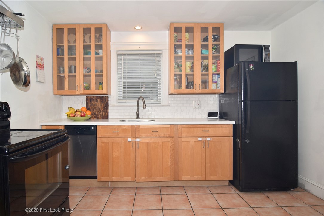 24 Metropolitan Road Providence, RI 02908 - Photo 21 of 27 Eat-in Kitchen