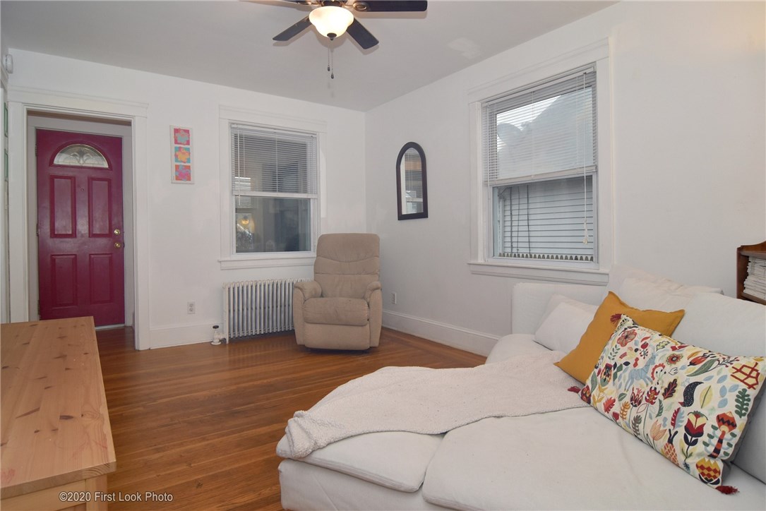 24 Metropolitan Road Providence, RI 02908 - Photo 3 of 27 Living room