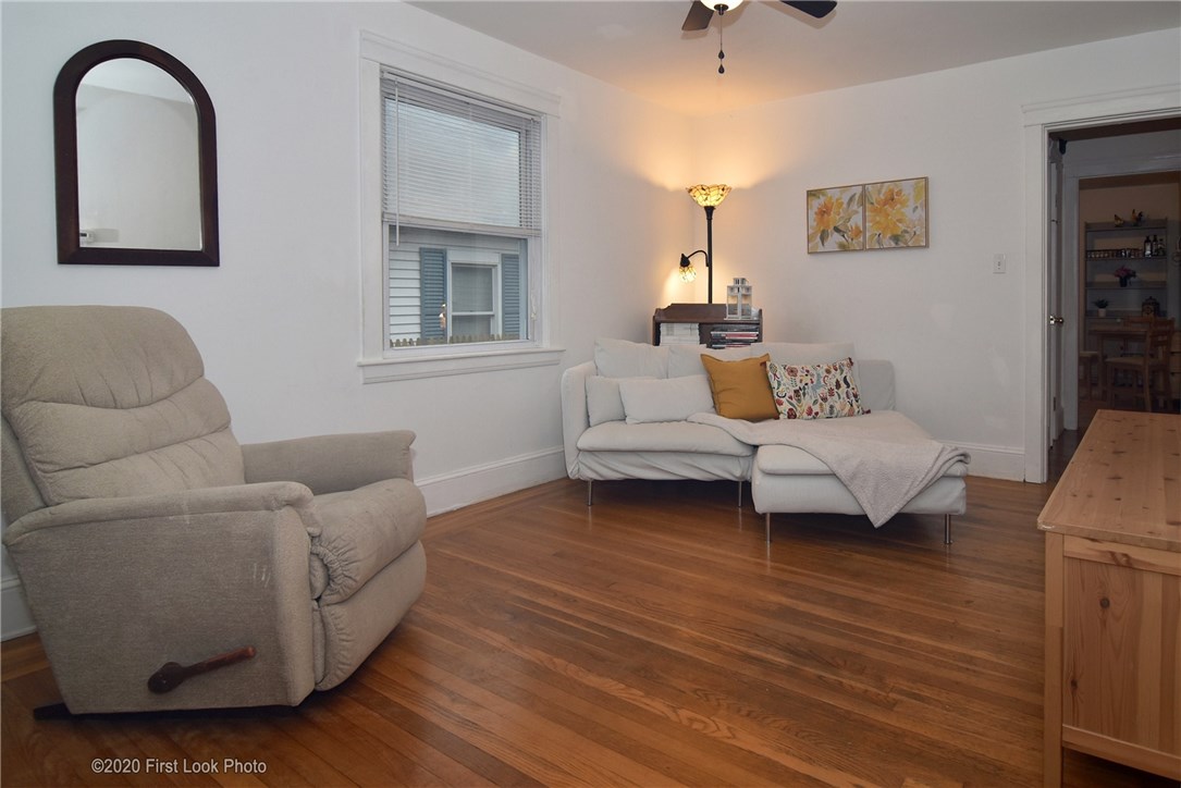 24 Metropolitan Road Providence, RI 02908 - Photo 4 of 27 Living room
