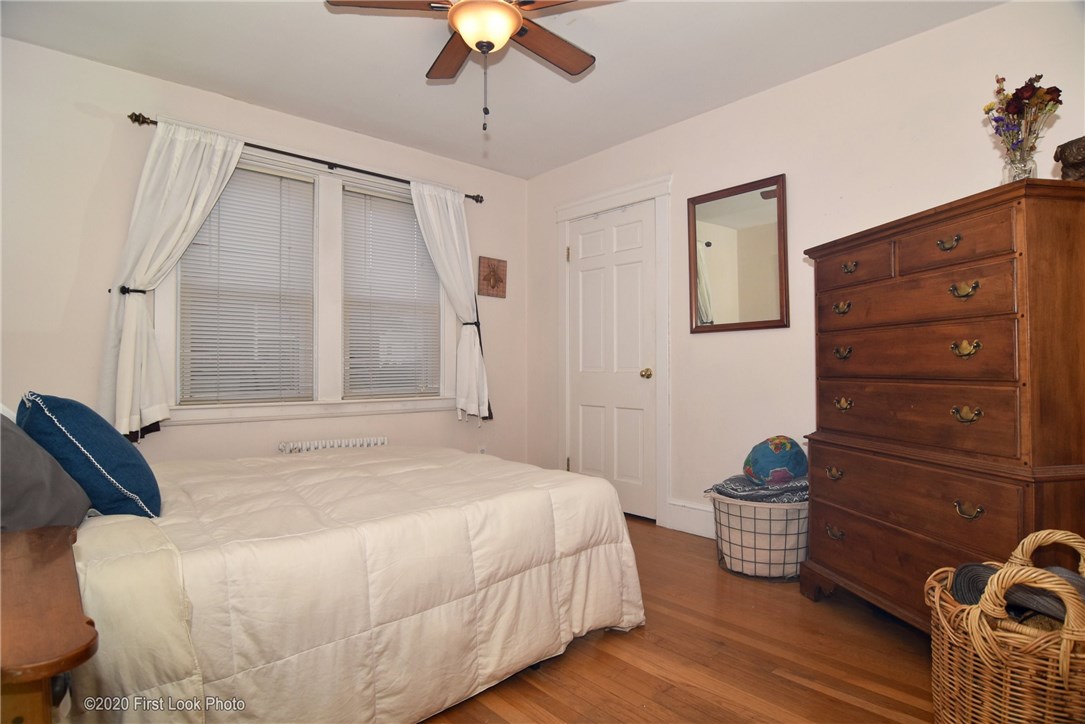 24 Metropolitan Road Providence, RI 02908 - Photo 10 of 27 Middle bedroom