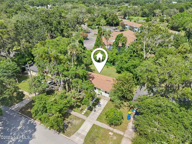a view of a pathway of a garden with plants