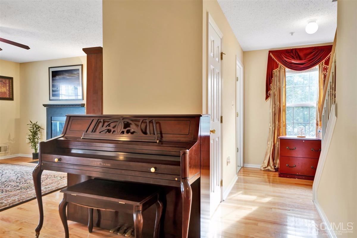 1 Prestwick Way, Unit 1 Edison, NJ 08820 - Photo 12 of 24 a view of room with furniture and a potted plant