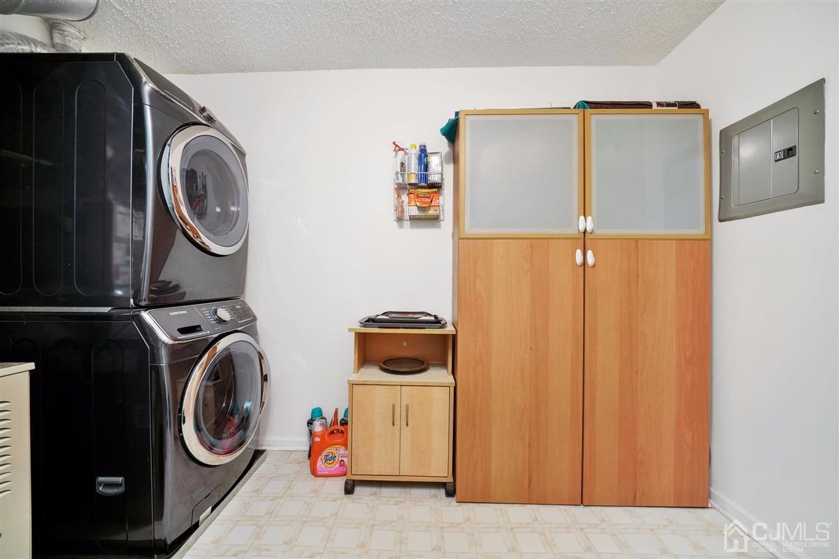 1 Prestwick Way, Unit 1 Edison, NJ 08820 - Photo 22 of 24 a utility room with dryer and washer