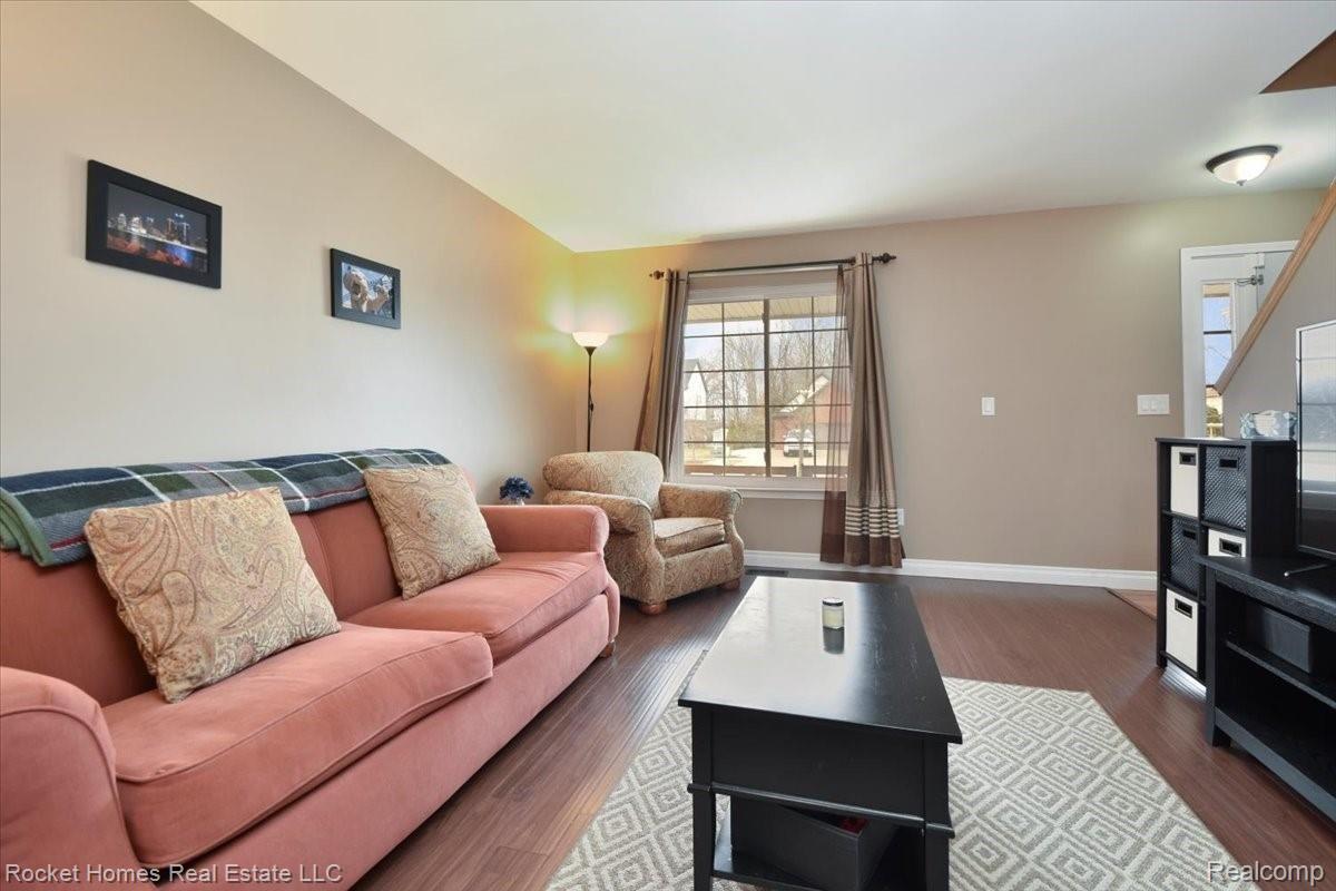 07-Living Room.jpg