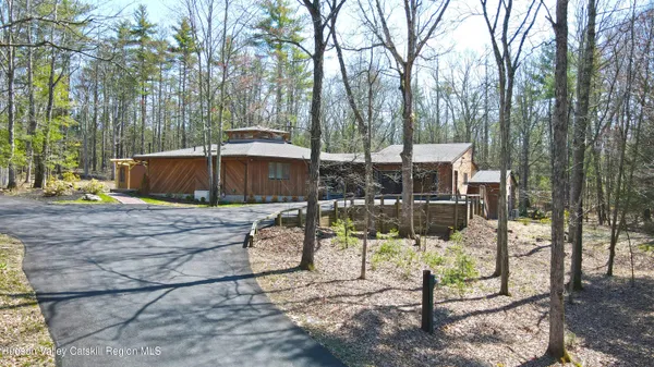 $1,300,000 | 93 Phillips Road, Saugerties, NY 12477