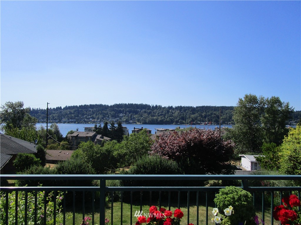 4005 Park Avenue North Renton, WA 98056 - Photo 6 of 24 Gallery Image 6