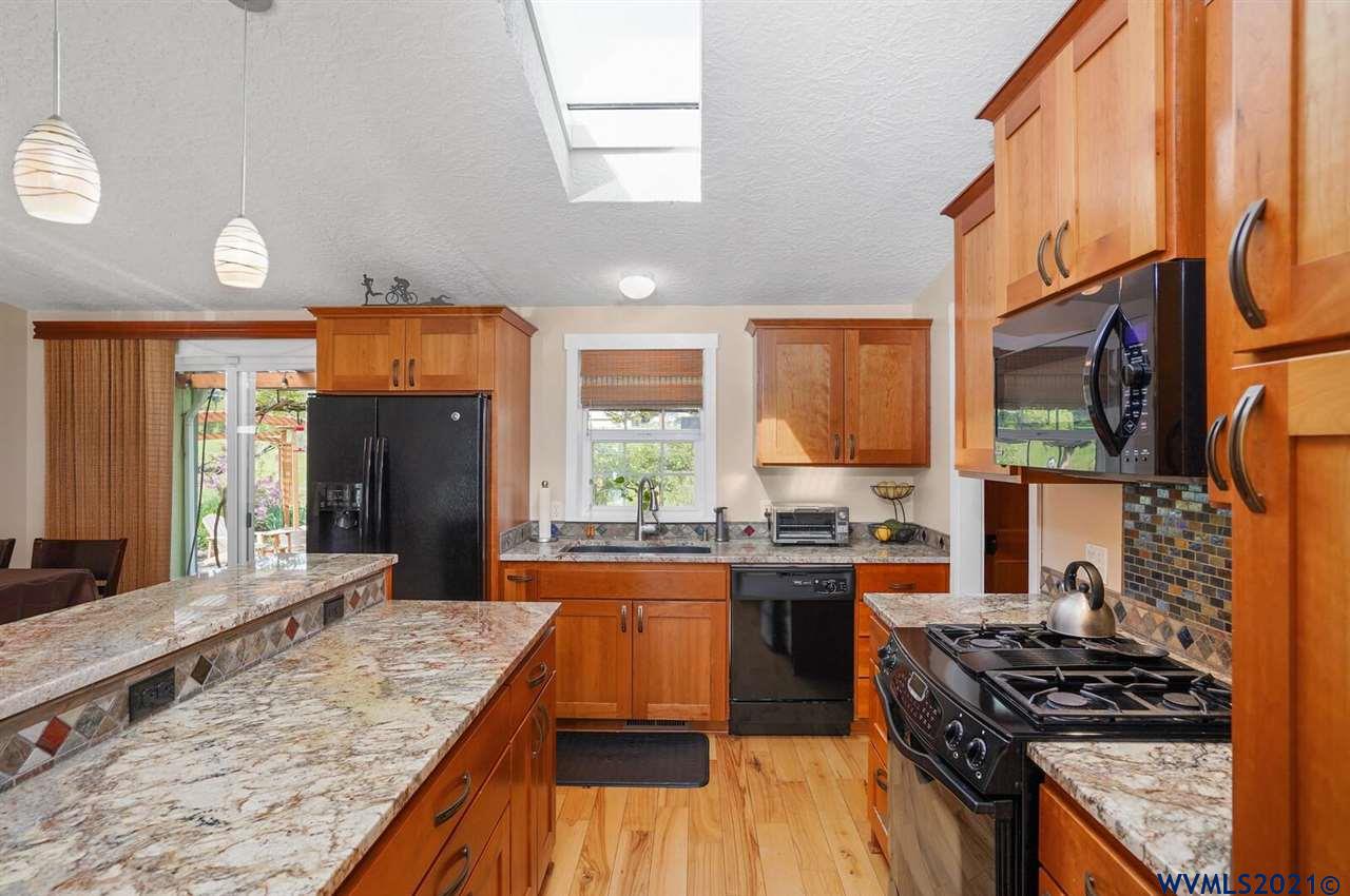 32616 Fern Road Philomath, OR 97370 - Photo 8 of 39 Gallery Image 8