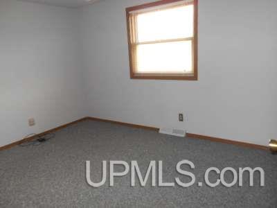 2733 18th Road Escanaba, MI 49829 - Photo 8 of 35