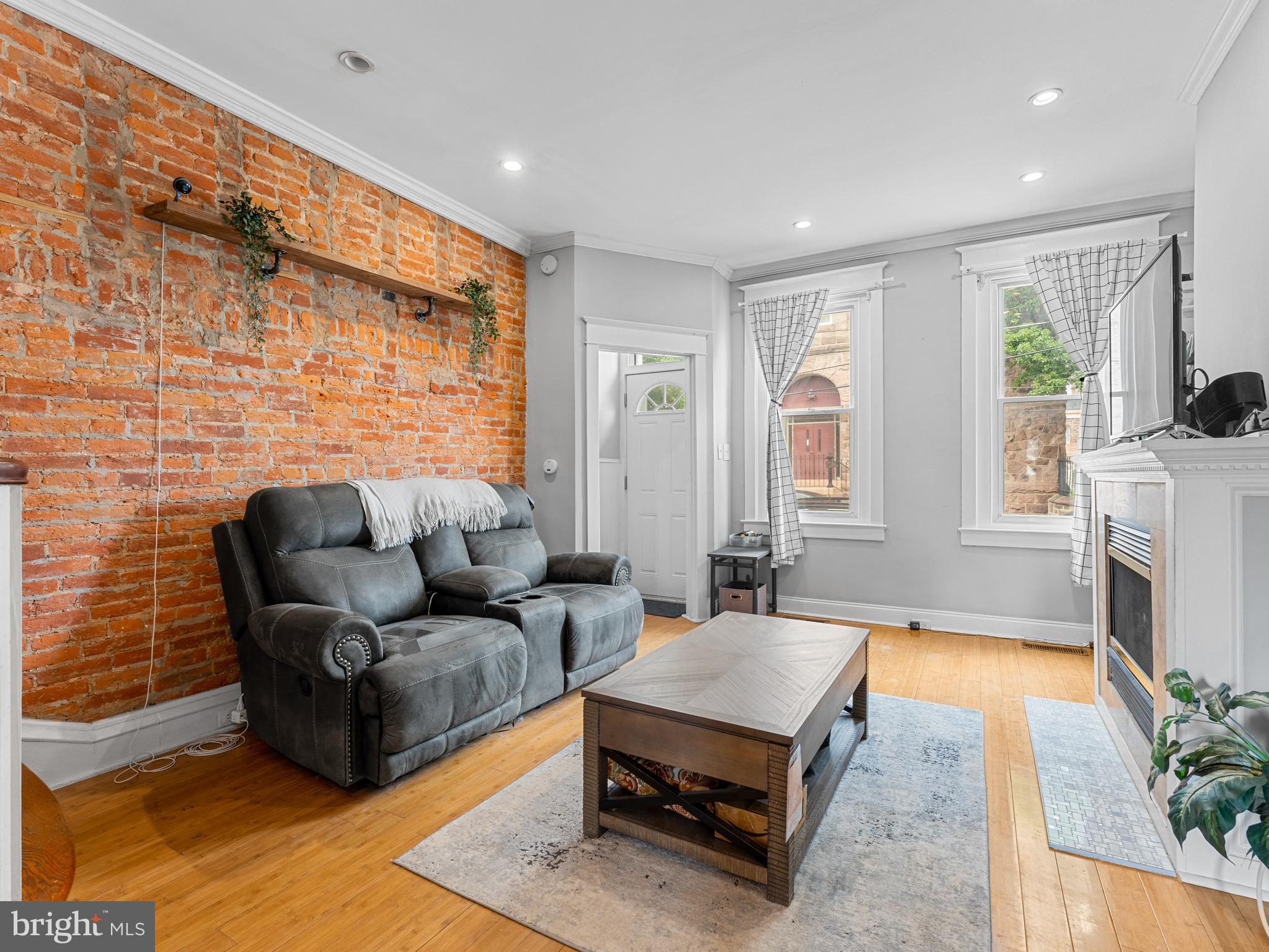 2673 Cedar Street Philadelphia, PA 19125 - Photo 4 of 29