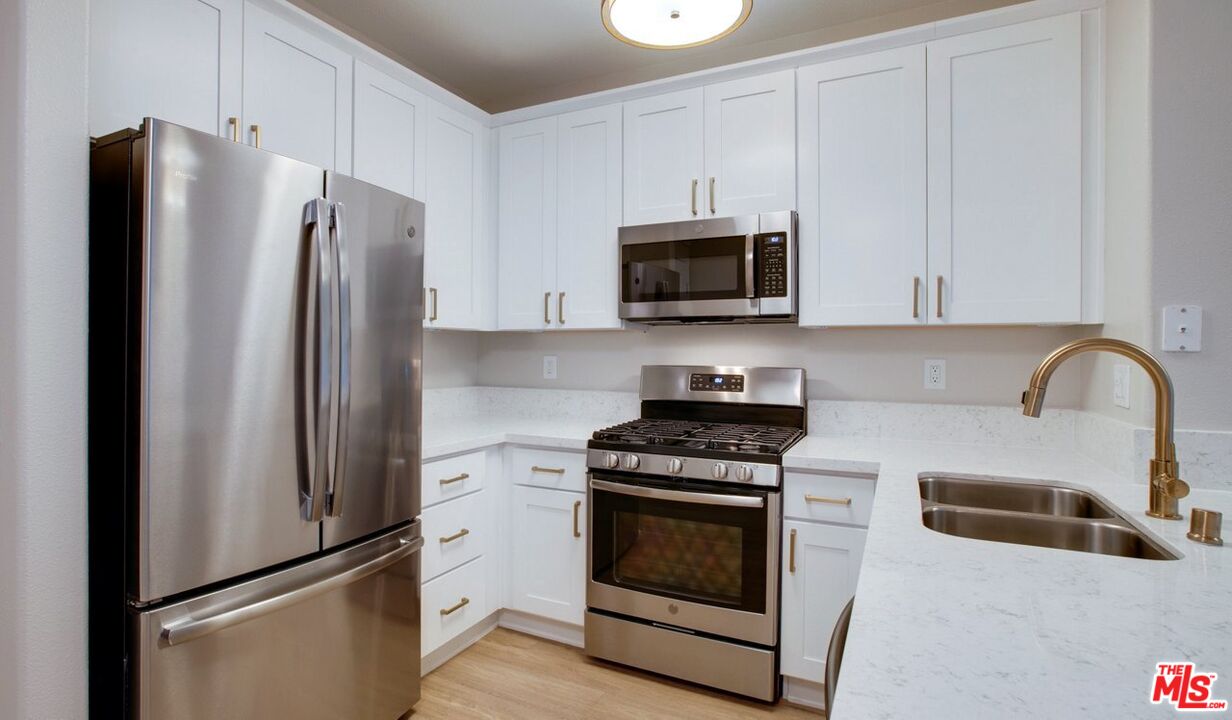 340 Hauser Boulevard, Unit 4114 Los Angeles, CA 90036 - Photo 2 of 8