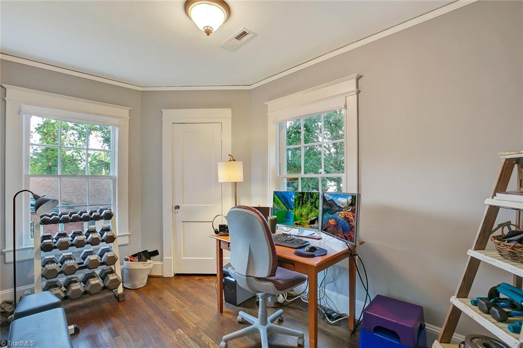 628 Colonial Drive High Point, NC 27262 - Photo 19 of 30 Gallery Image 19