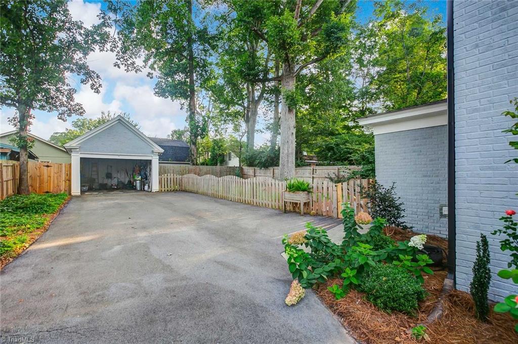628 Colonial Drive High Point, NC 27262 - Photo 30 of 30 Gallery Image 30