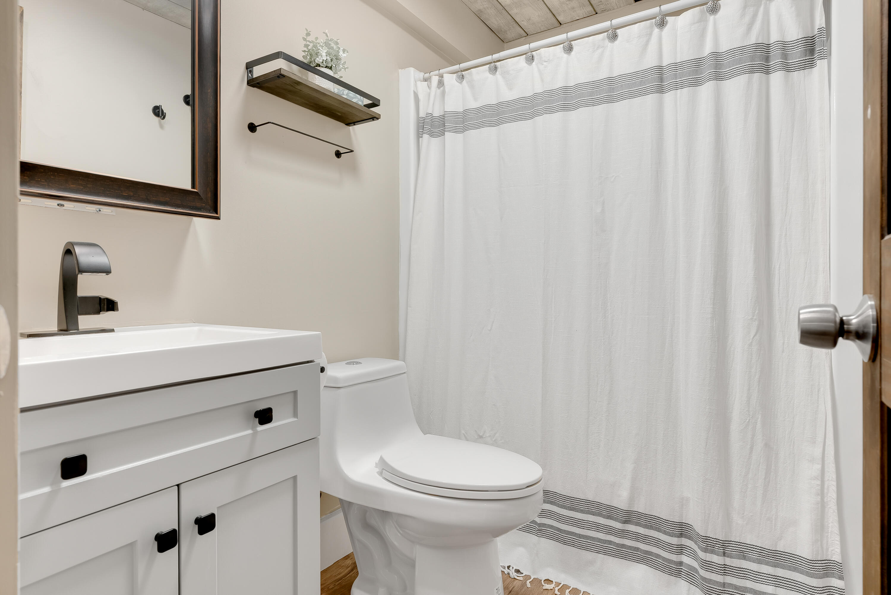 10 East Pinnacle Road, Unit 10 Bridgton, ME 04009 - Photo 34 of 44 Full bath