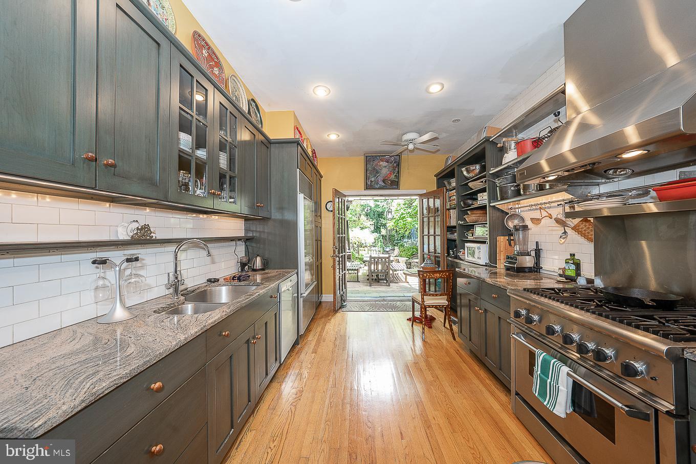 2309 Fairmount Avenue Philadelphia, PA 19130 - Photo 11 of 32