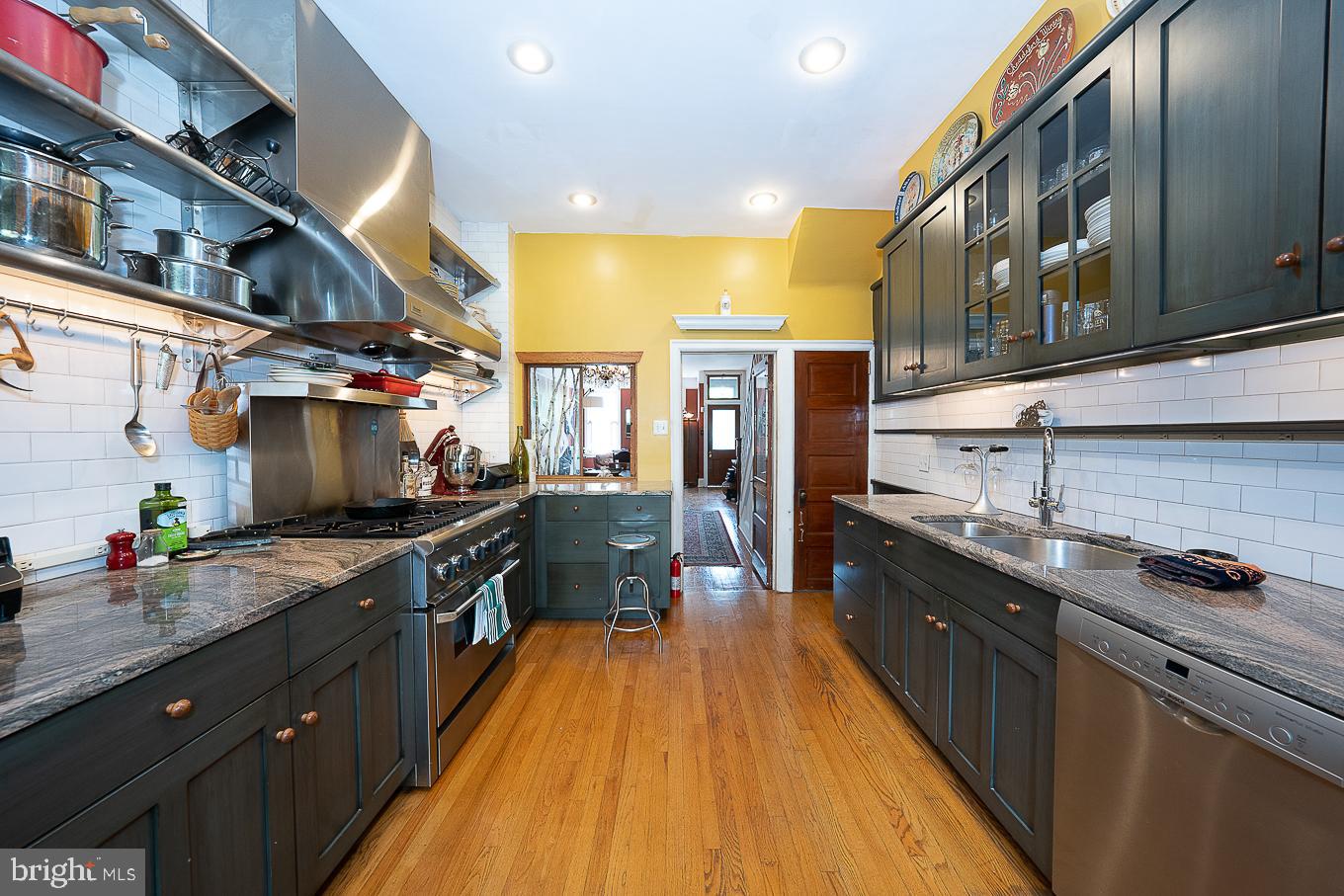 2309 Fairmount Avenue Philadelphia, PA 19130 - Photo 15 of 32