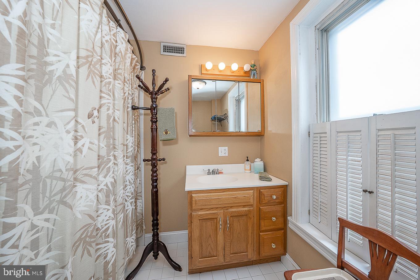 2309 Fairmount Avenue Philadelphia, PA 19130 - Photo 24 of 32 Hallway Bathroom