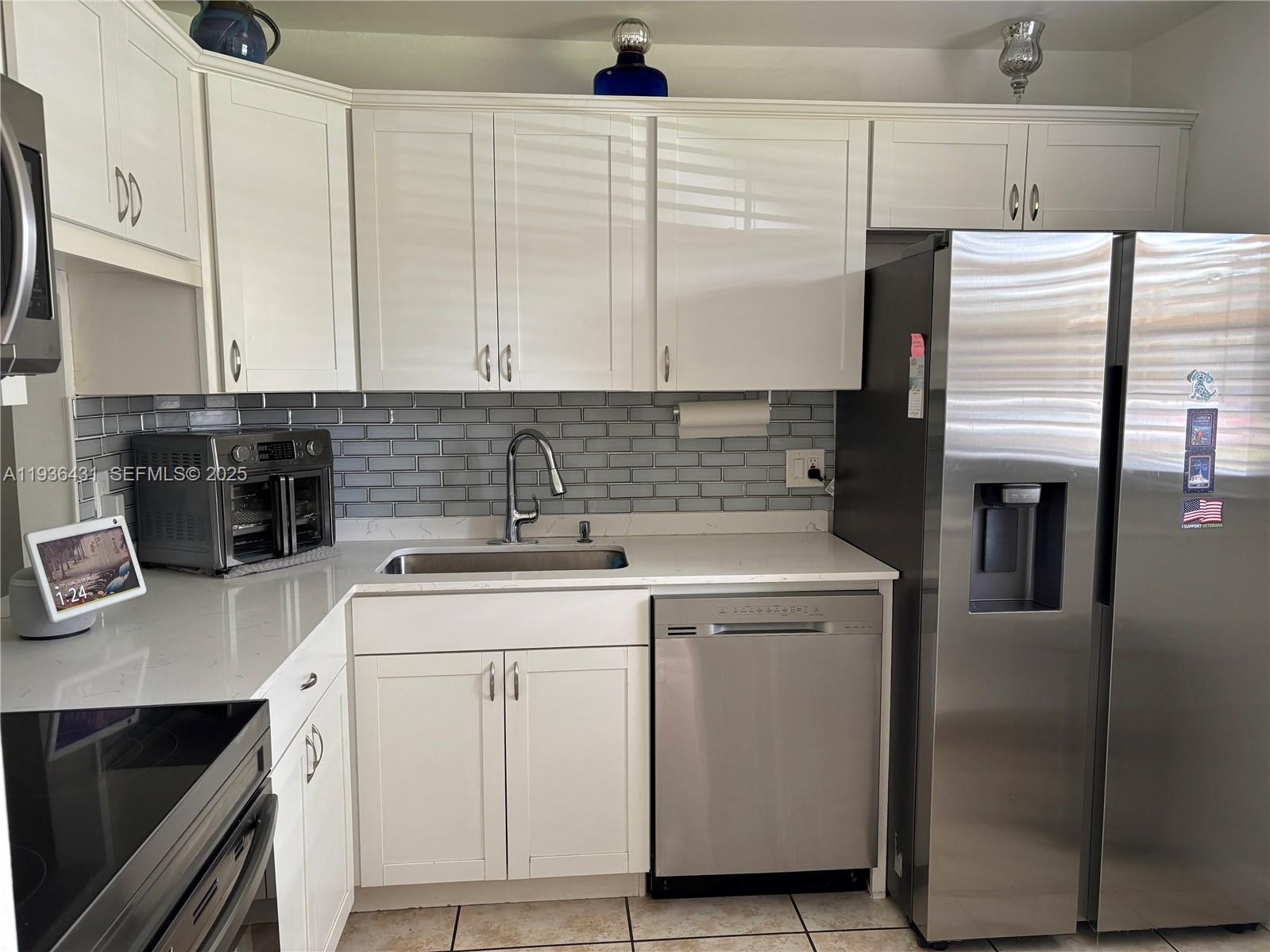 351 Cambridge Road, Unit 108 Hollywood, FL 33024 - Photo 2 of 37