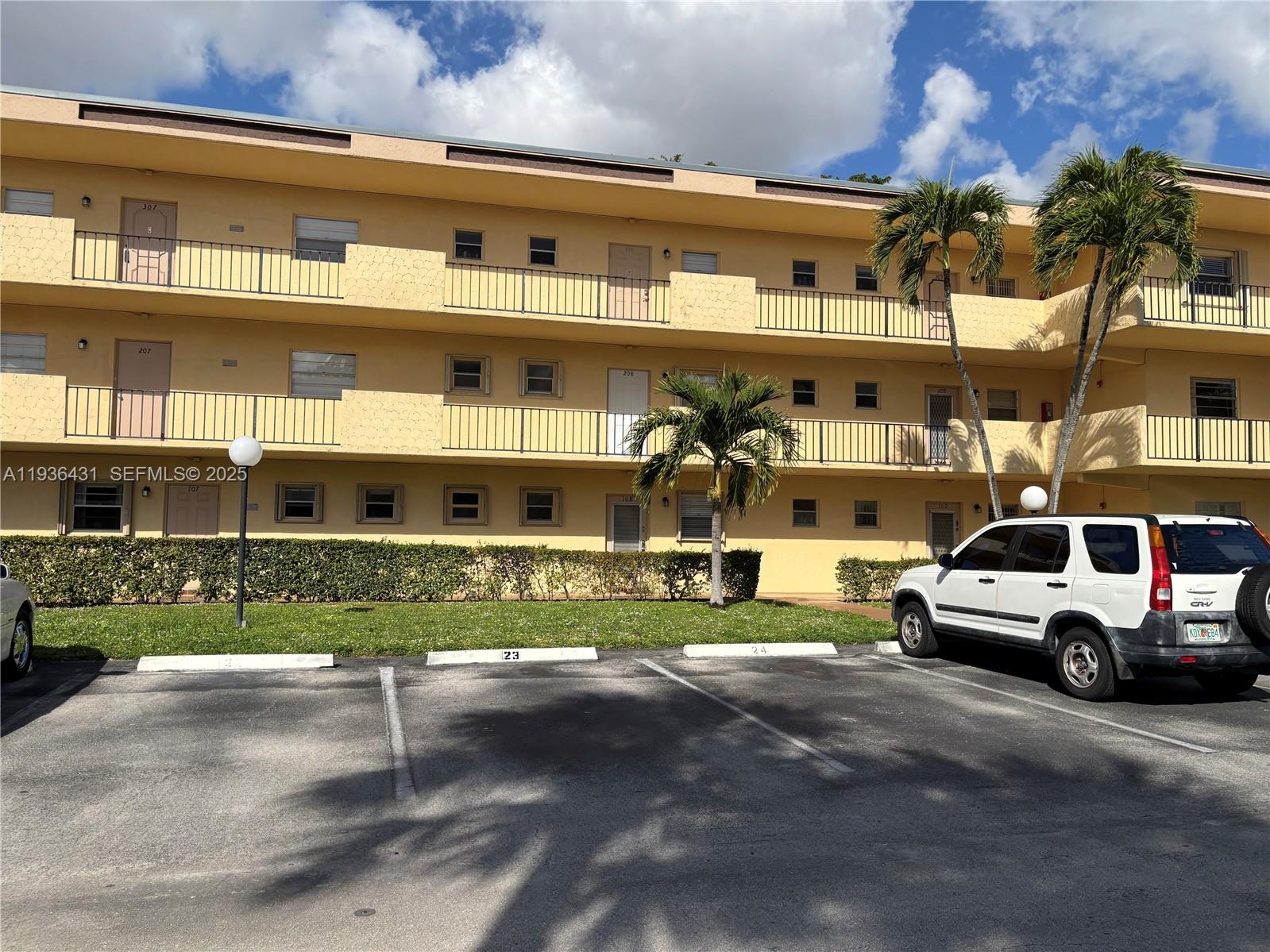 351 Cambridge Road, Unit 108 Hollywood, FL 33024 - Photo 31 of 37 Building 9