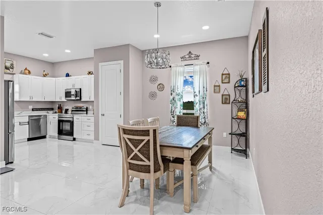 $337,000 | 7005 Berwick Circle, LaBelle, FL 33935