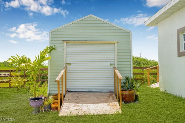 $337,000 | 7005 Berwick Circle, LaBelle, FL 33935